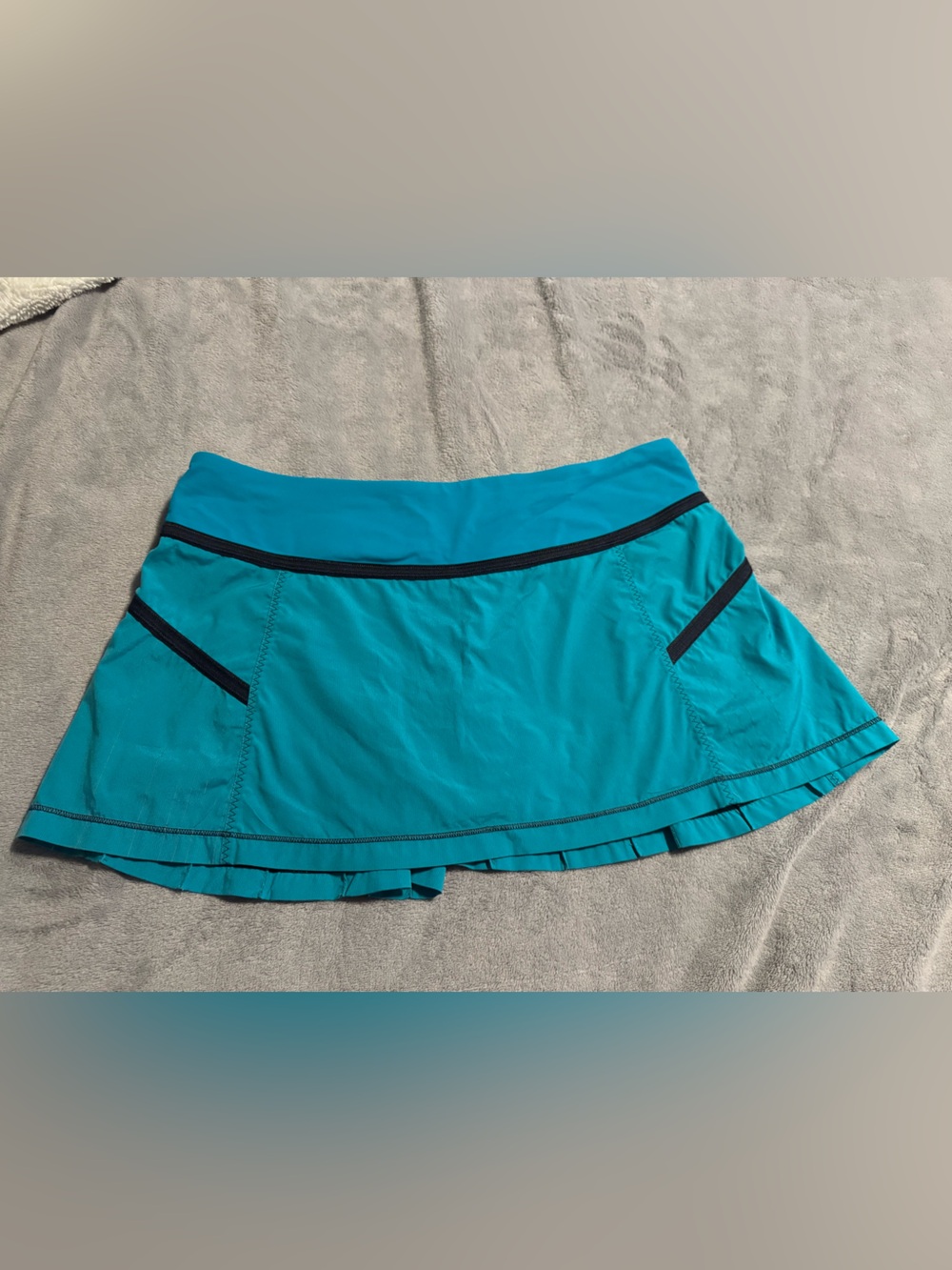 lululemon athletica Teal Athletic Skort with Black Trim size 10